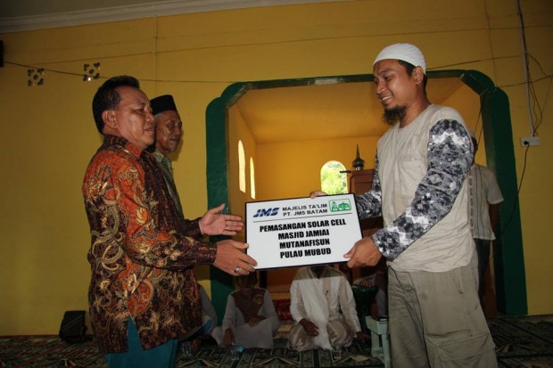 Komunitas Tim Pasang Solar Cell Masjid Hinterland Batam 17
